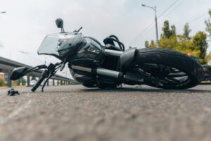 ¿Se puede demandar por muerte por negligencia después de un accidente de motocicleta?